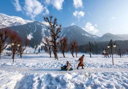 Snow Escape: Chandigarh – Srinagar & Gulmarg